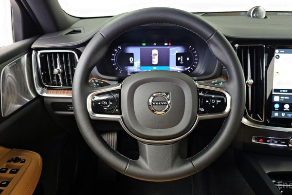 2023 Volvo S60 с пробегом 6 904 км