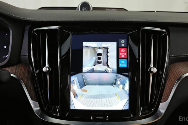 2023 Volvo S60 с пробегом 6 904 км