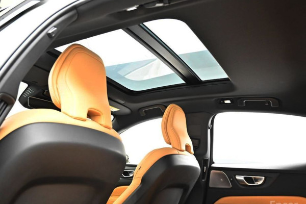 2023 Volvo S60 с пробегом 6 904 км