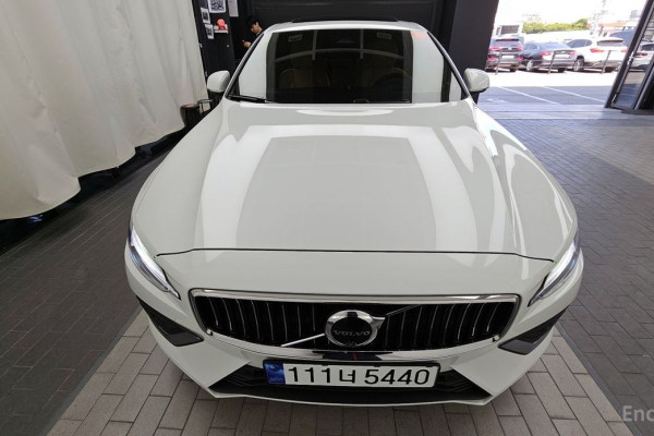 2023 Volvo S60 с пробегом 6 904 км
