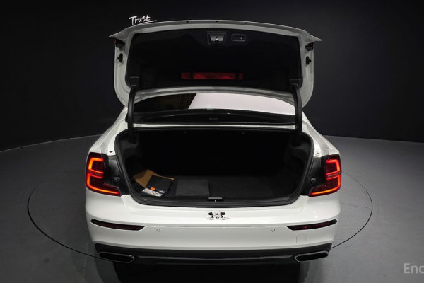 2020 Volvo S60 с пробегом 68 402 км