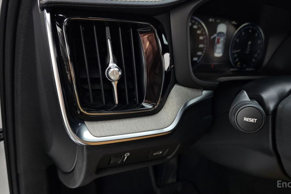 2019 Volvo S60 с пробегом 32 493 км