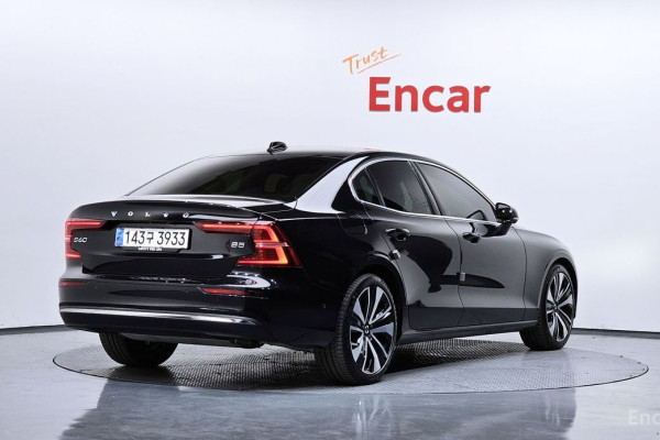 2023 Volvo S60 с пробегом 40 283 км