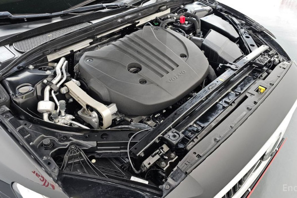 2023 Volvo S60 с пробегом 40 283 км