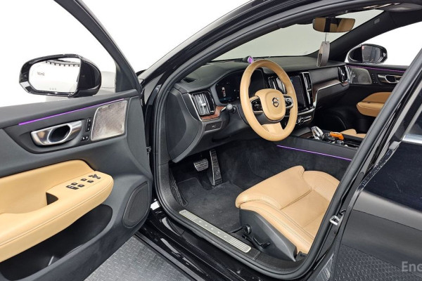 2023 Volvo S60 с пробегом 40 283 км