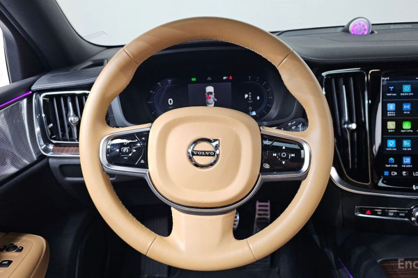 2023 Volvo S60 с пробегом 40 283 км