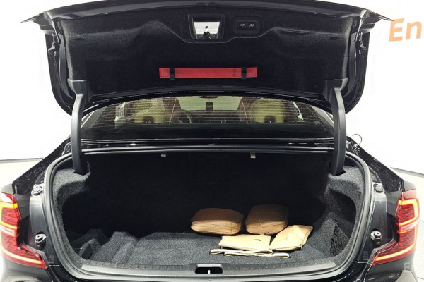 2023 Volvo S60 с пробегом 40 283 км