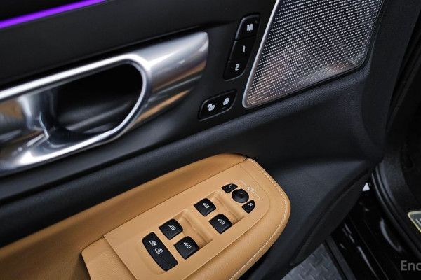 2023 Volvo S60 с пробегом 40 283 км