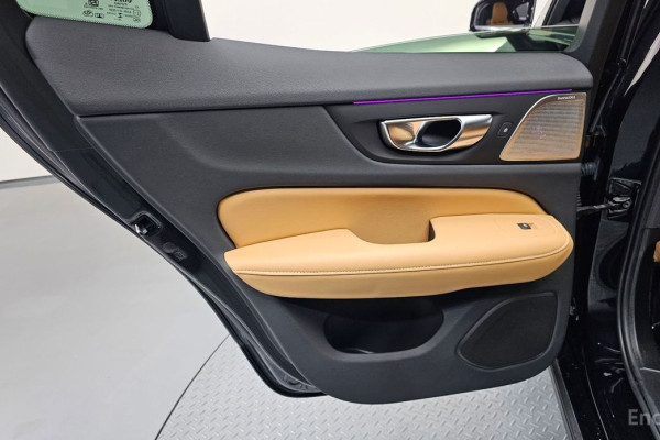 2023 Volvo S60 с пробегом 40 283 км