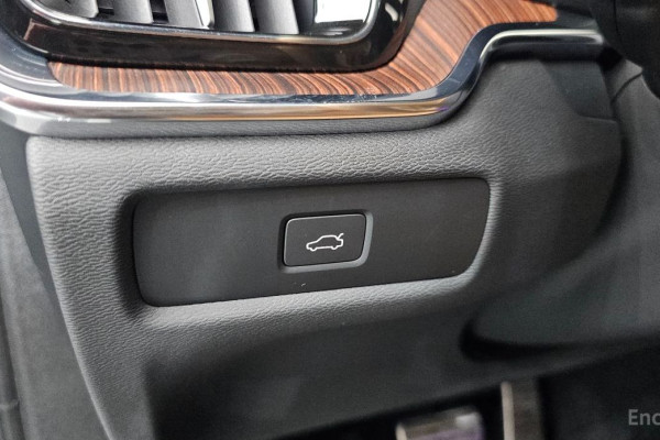 2023 Volvo S60 с пробегом 40 283 км