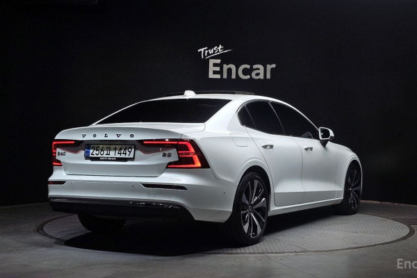2023 Volvo S60 с пробегом 22 266 км