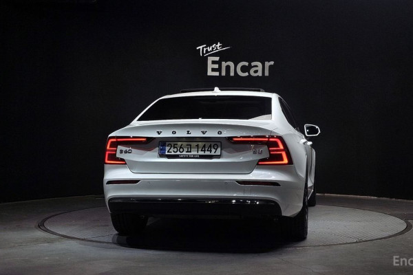 2023 Volvo S60 с пробегом 22 266 км