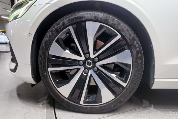 2023 Volvo S60 с пробегом 22 266 км