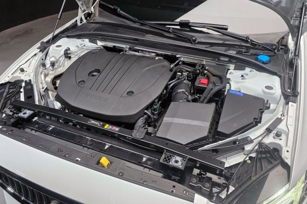 2023 Volvo S60 с пробегом 22 266 км