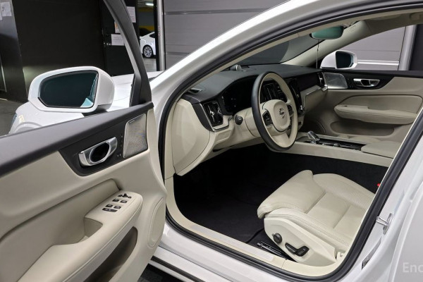 2023 Volvo S60 с пробегом 22 266 км