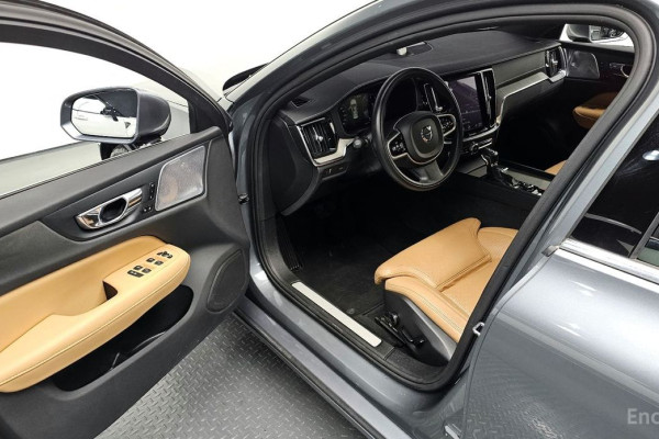 2020 Volvo S60 с пробегом 105 250 км