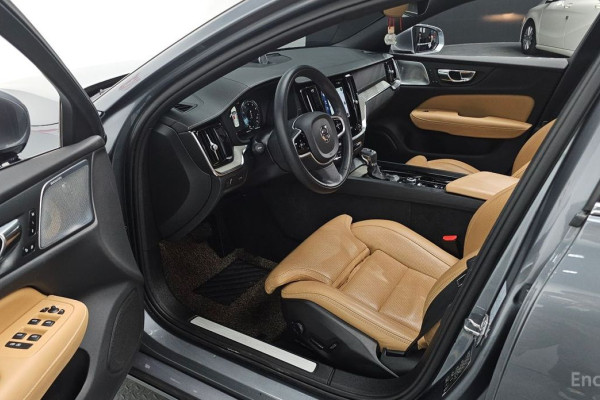 2020 Volvo S60 с пробегом 34 863 км