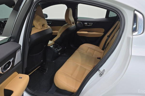 2020 Volvo S60 с пробегом 65 650 км