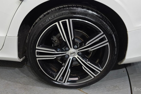 2020 Volvo S60 с пробегом 65 650 км