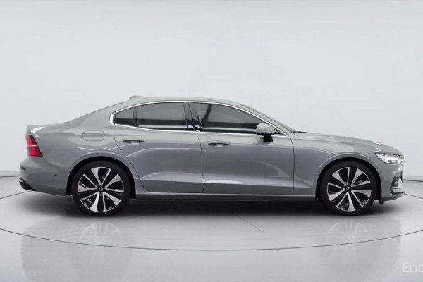 2023 Volvo S60 с пробегом 8 505 км
