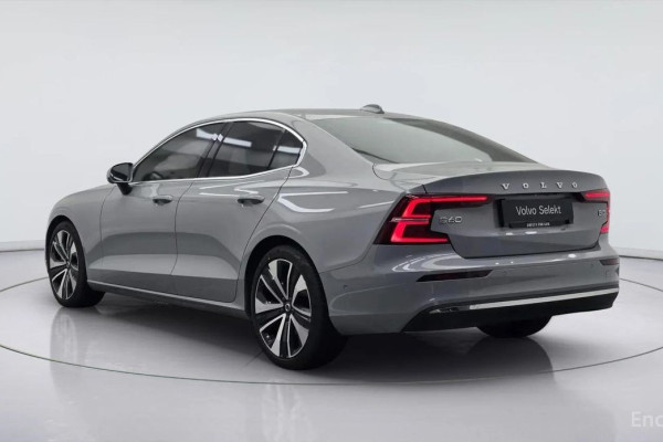 2023 Volvo S60 с пробегом 8 505 км