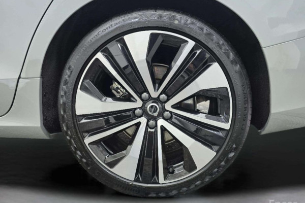 2023 Volvo S60 с пробегом 8 505 км