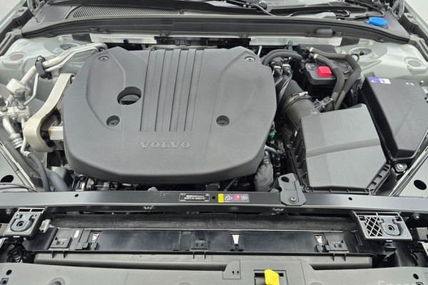 2023 Volvo S60 с пробегом 8 505 км