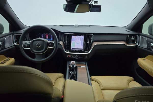 2023 Volvo S60 с пробегом 8 505 км