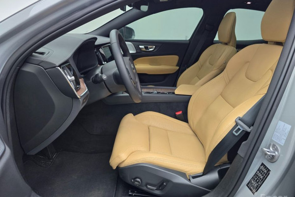 2023 Volvo S60 с пробегом 8 505 км