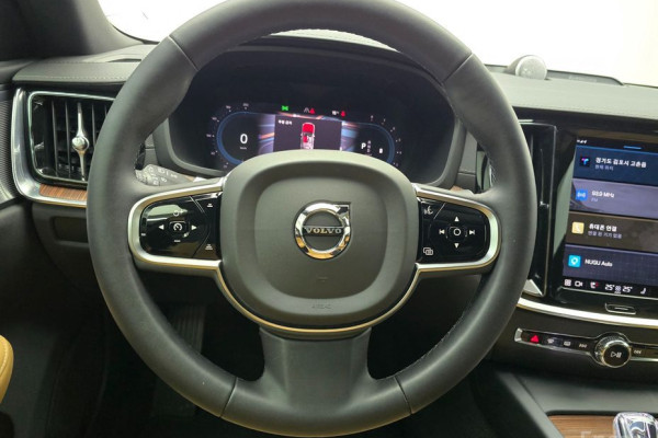 2023 Volvo S60 с пробегом 8 505 км