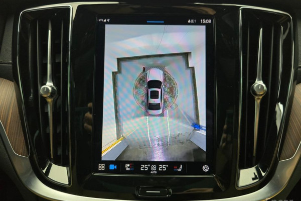 2023 Volvo S60 с пробегом 8 505 км