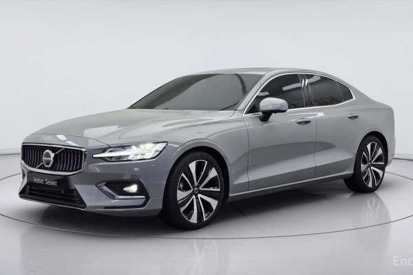 2023 Volvo S60 с пробегом 8 505 км