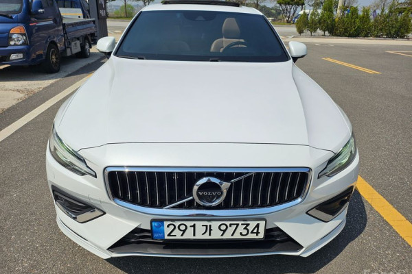 2020 Volvo S60 с пробегом 95 000 км