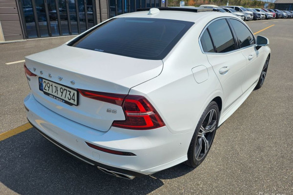 2020 Volvo S60 с пробегом 95 000 км