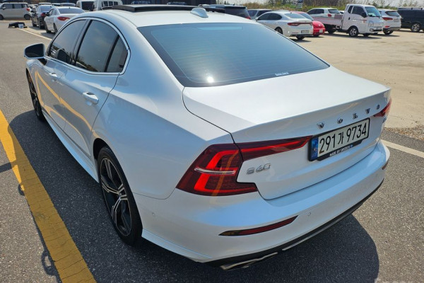 2020 Volvo S60 с пробегом 95 000 км