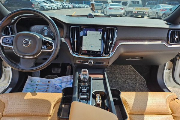 2020 Volvo S60 с пробегом 95 000 км