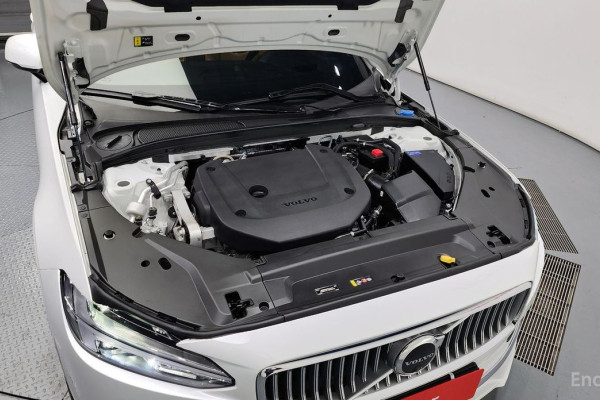 2024 Volvo S90 с пробегом 9 204 км