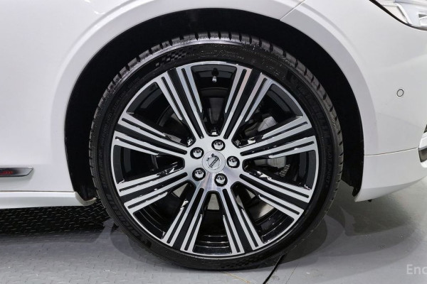 2024 Volvo S90 с пробегом 9 204 км