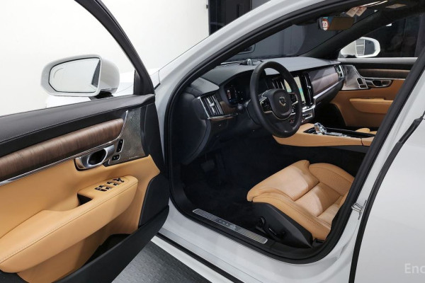 2024 Volvo S90 с пробегом 9 204 км