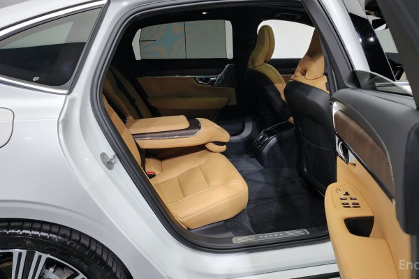 2024 Volvo S90 с пробегом 9 204 км