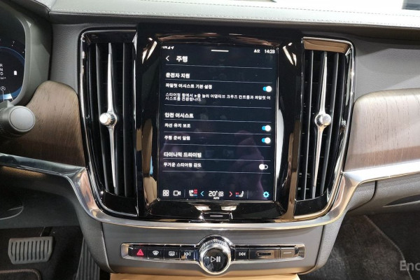 2024 Volvo S90 с пробегом 9 204 км