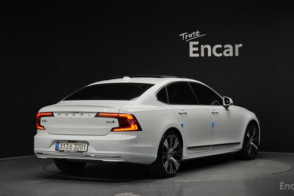 2022 Volvo S90 с пробегом 49 180 км