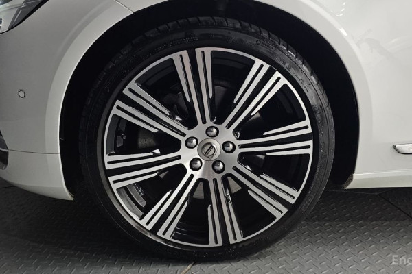 2022 Volvo S90 с пробегом 49 180 км