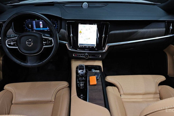 2022 Volvo S90 с пробегом 49 180 км
