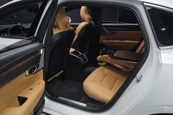 2022 Volvo S90 с пробегом 49 180 км