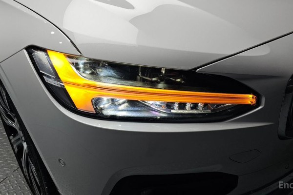 2022 Volvo S90 с пробегом 49 180 км