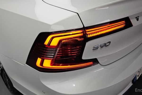 2022 Volvo S90 с пробегом 49 180 км