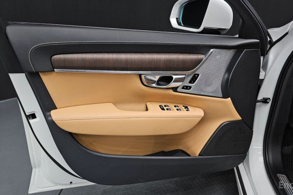 2022 Volvo S90 с пробегом 49 180 км