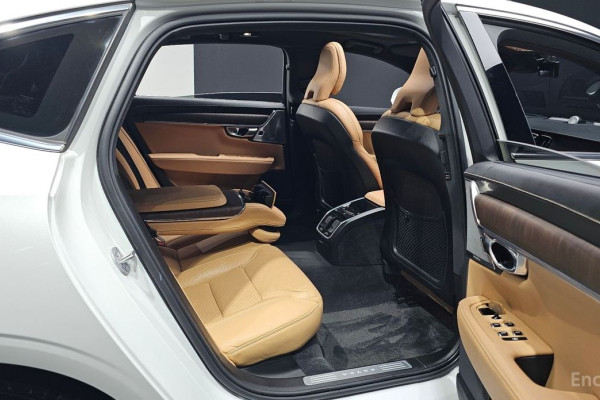2022 Volvo S90 с пробегом 49 180 км