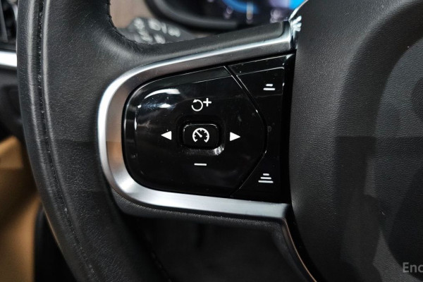 2022 Volvo S90 с пробегом 49 180 км